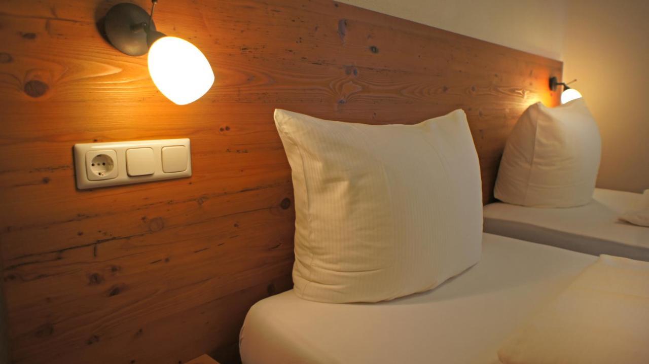 Hotel Heimfeld Restaurant Cafe Garching an Der Alz Ngoại thất bức ảnh