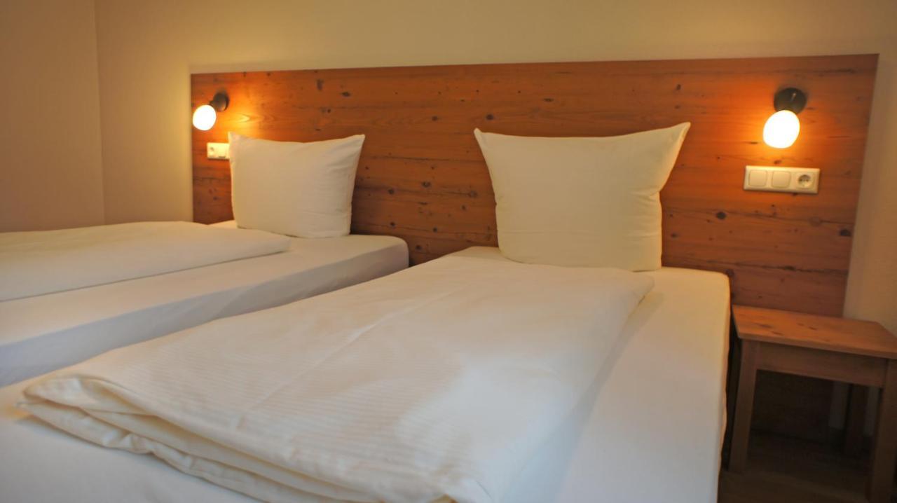 Hotel Heimfeld Restaurant Cafe Garching an Der Alz Ngoại thất bức ảnh
