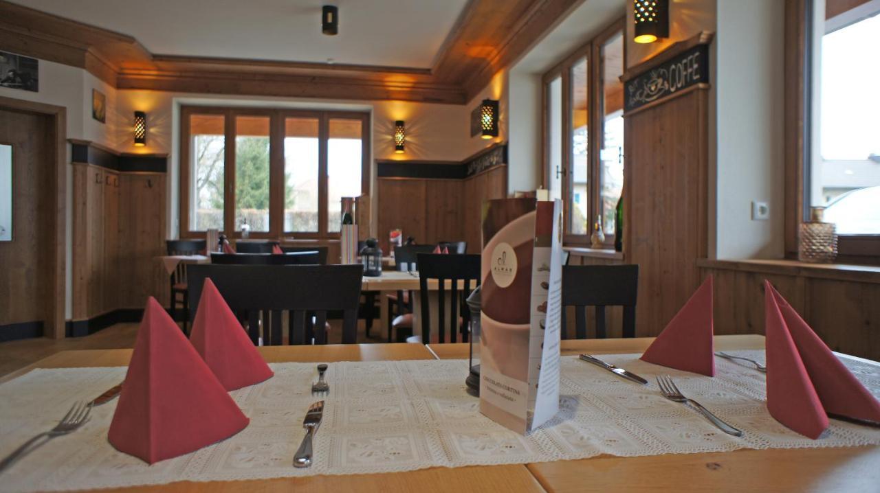 Hotel Heimfeld Restaurant Cafe Garching an Der Alz Ngoại thất bức ảnh
