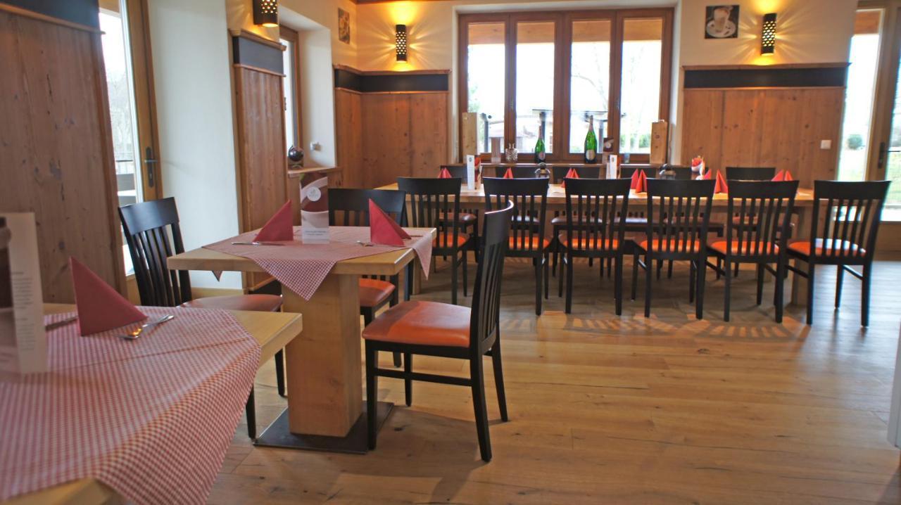 Hotel Heimfeld Restaurant Cafe Garching an Der Alz Ngoại thất bức ảnh