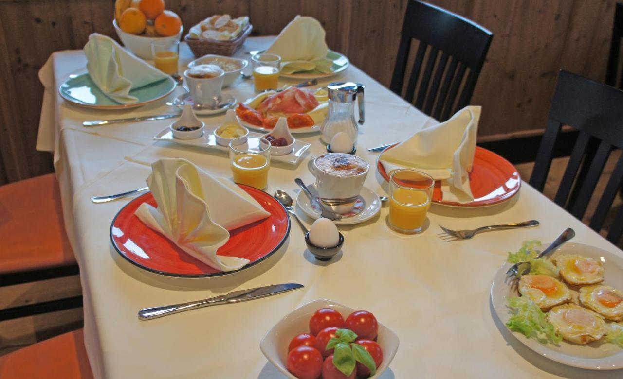 Hotel Heimfeld Restaurant Cafe Garching an Der Alz Ngoại thất bức ảnh