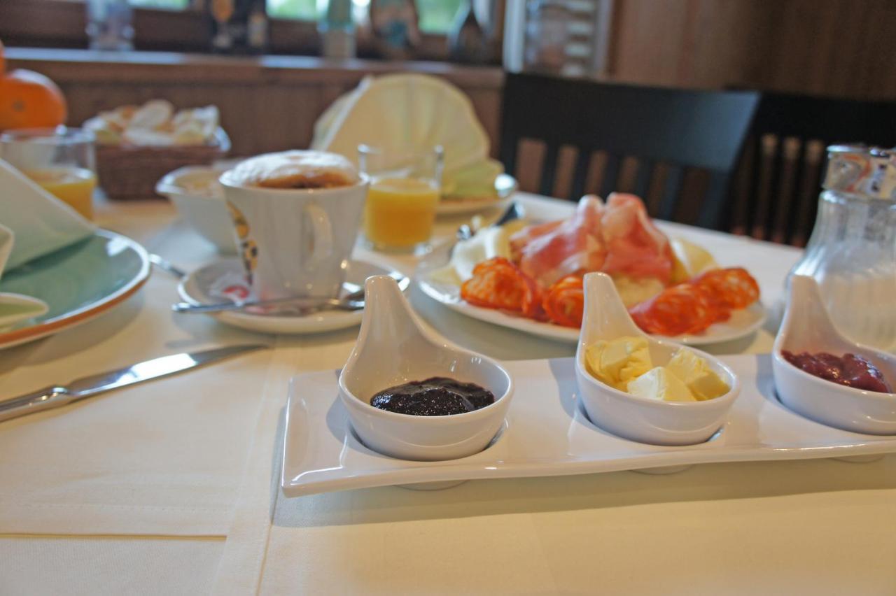 Hotel Heimfeld Restaurant Cafe Garching an Der Alz Ngoại thất bức ảnh