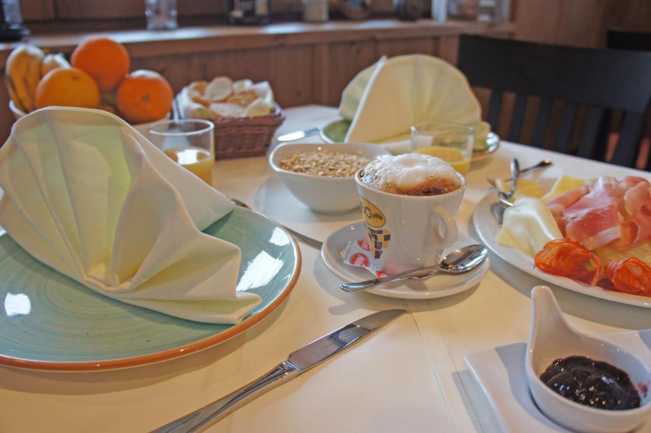 Hotel Heimfeld Restaurant Cafe Garching an Der Alz Ngoại thất bức ảnh