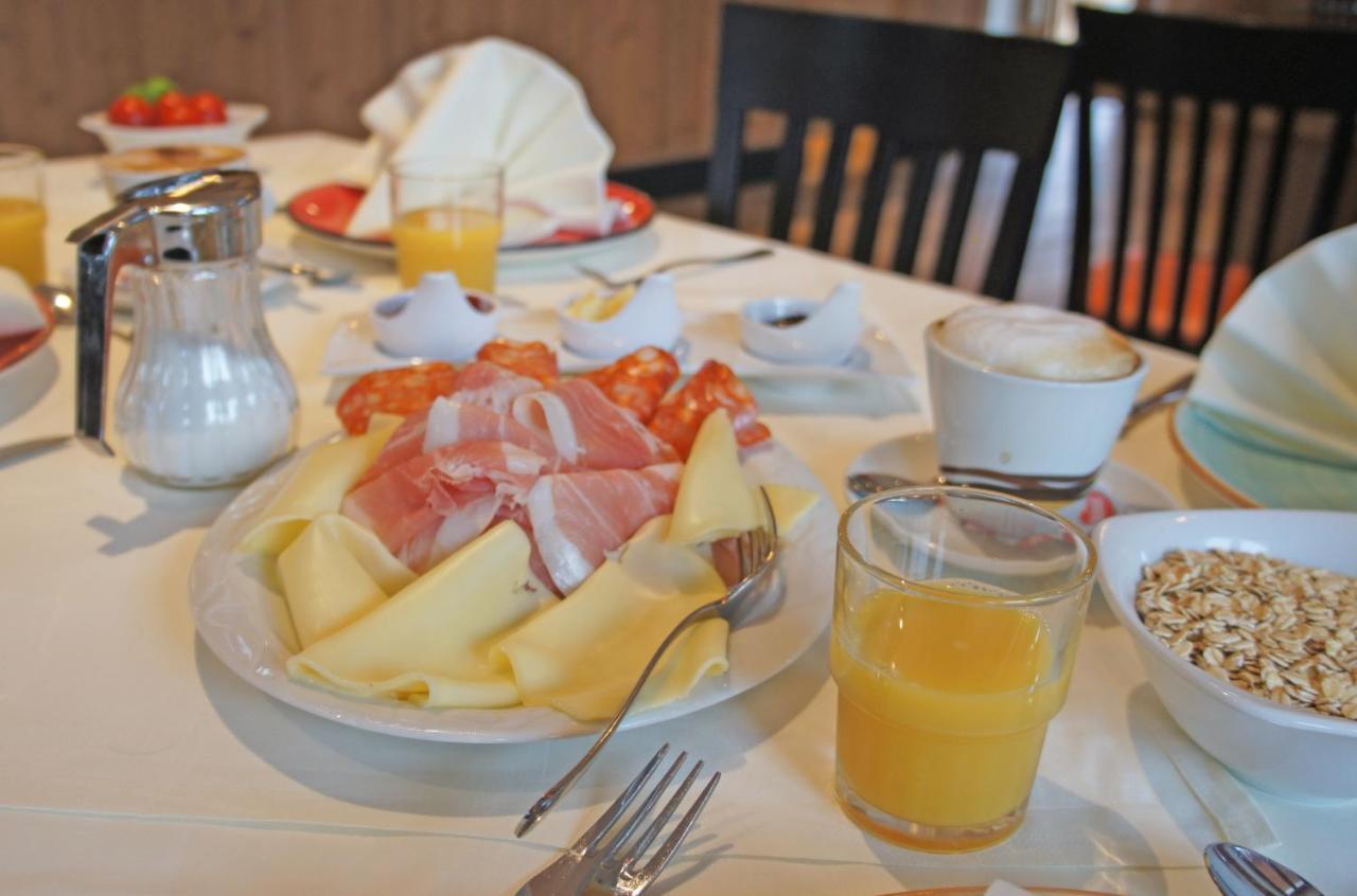 Hotel Heimfeld Restaurant Cafe Garching an Der Alz Ngoại thất bức ảnh